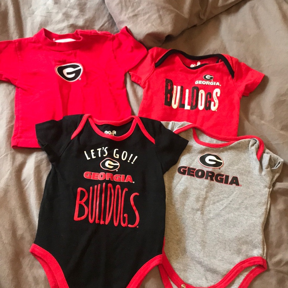 University of Georgia Bulldogs onesies and t-shirt